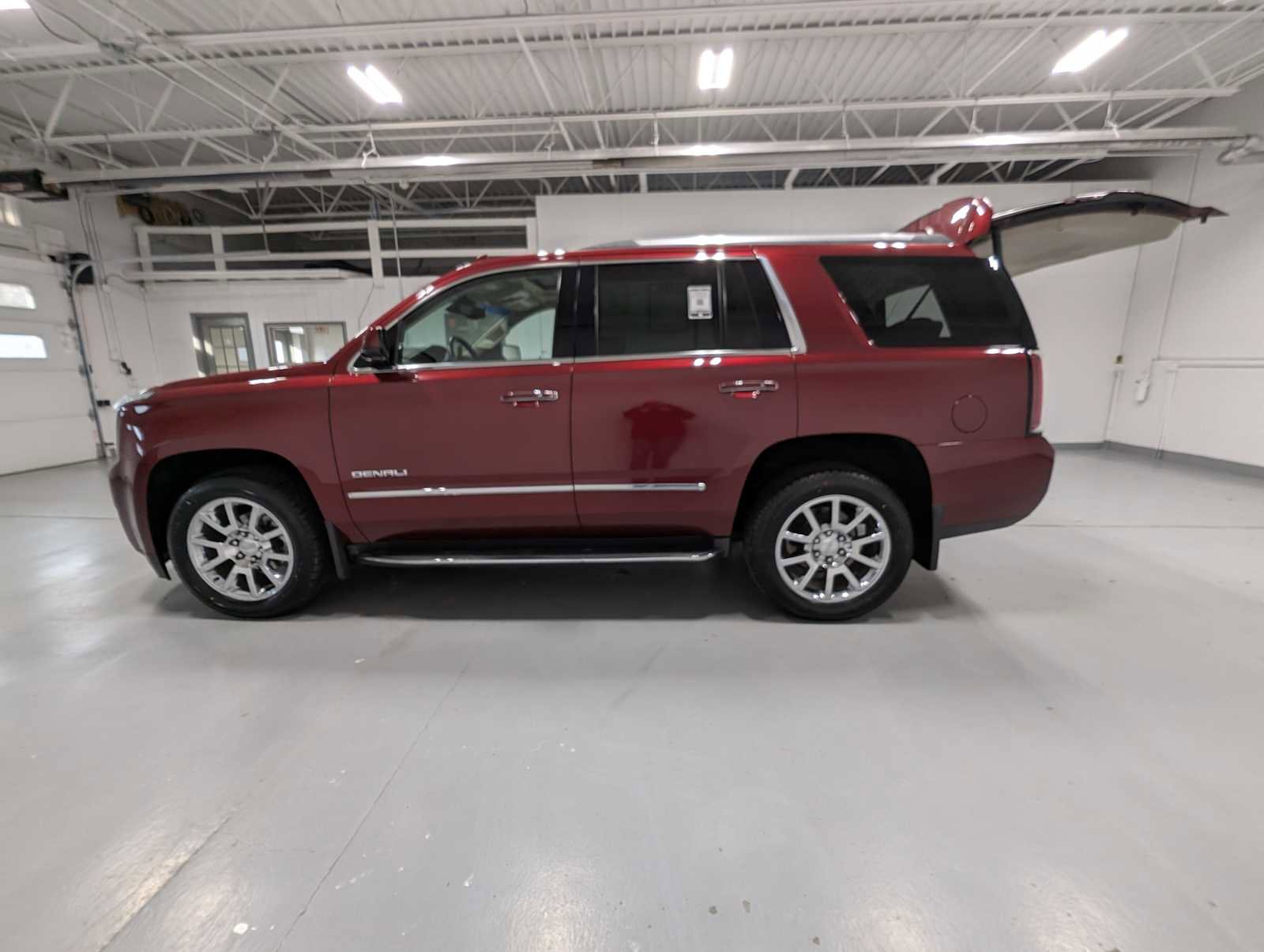 Certified 2017 GMC Yukon Denali image 12