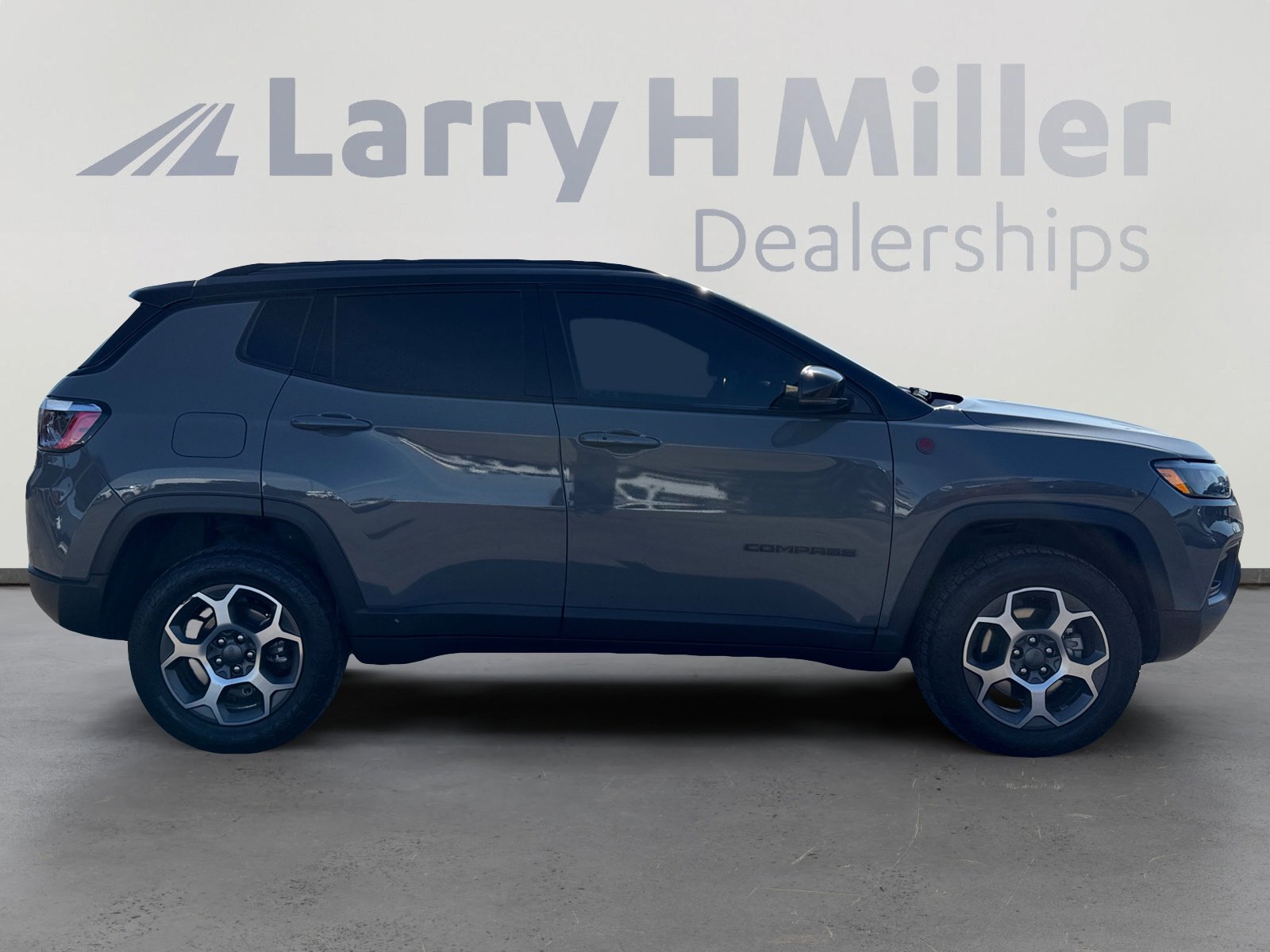 Used 2022 Jeep Compass Trailhawk w/ Trailhawk Convenience Group AWD/4WD image 6