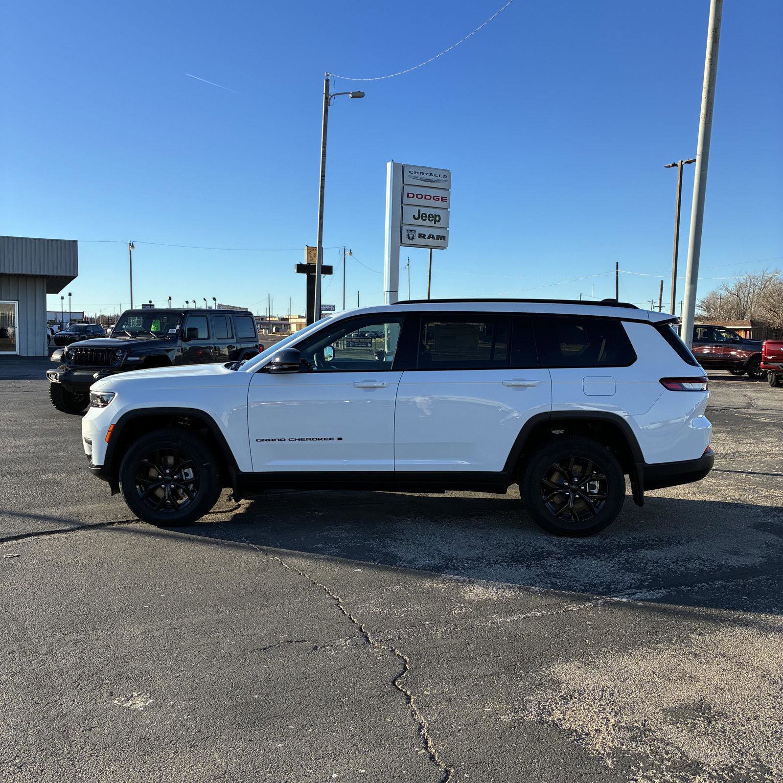 New 2025 Jeep Grand Cherokee L Altitude image 19