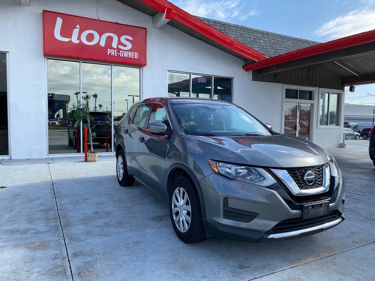 Used 2020 Nissan Rogue S AWD/4WD image 10