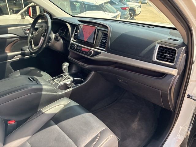 Used 2019 Toyota Highlander XLE image 12