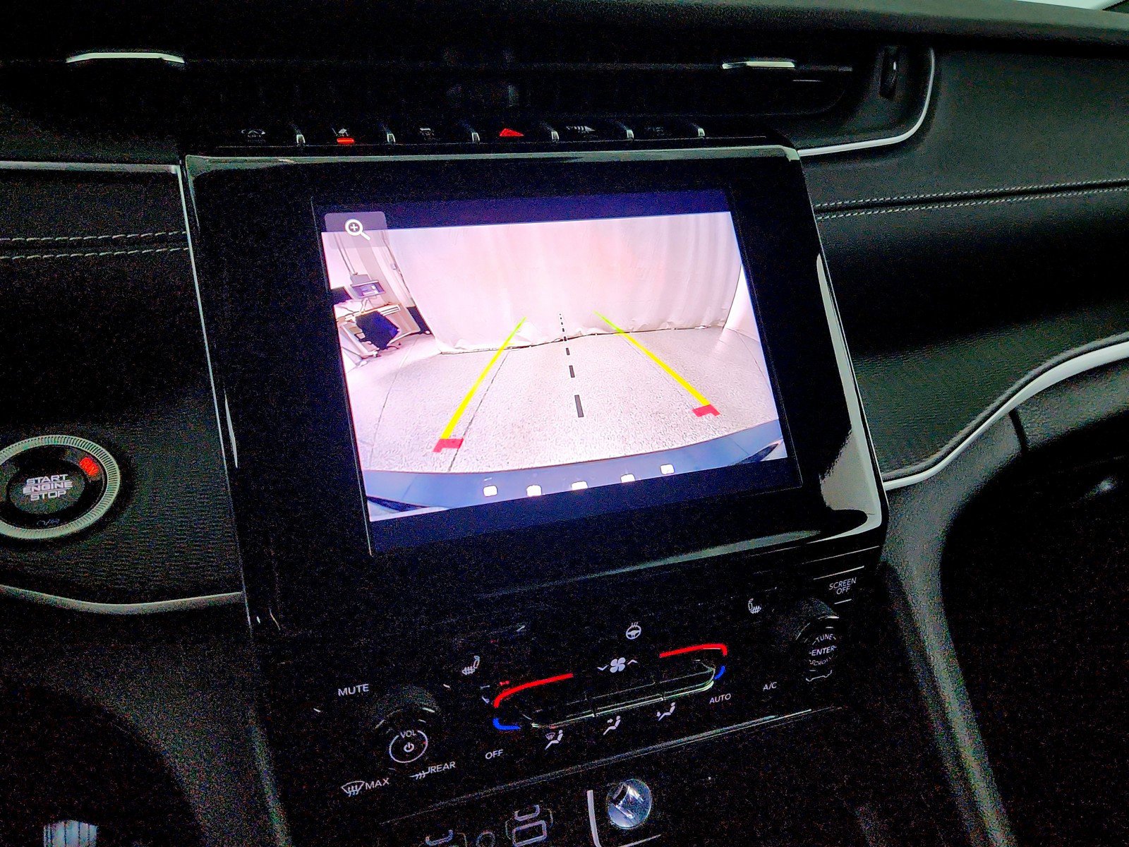 Used 2025 Jeep Grand Cherokee L Laredo w/ Luxury Tech Group I image 19