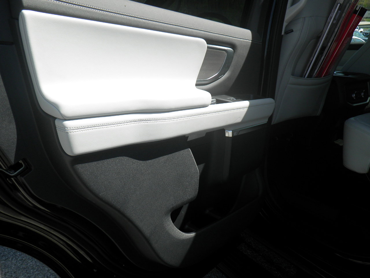 Certified 2025 Ford Expedition Platinum image 20