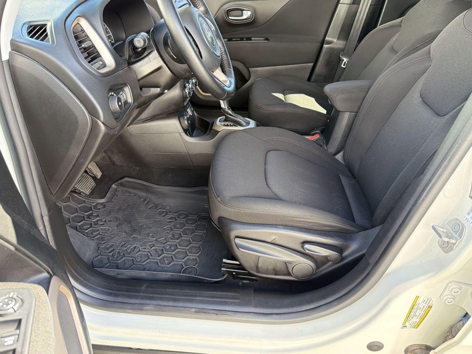 Used 2017 Jeep Renegade Latitude image 4