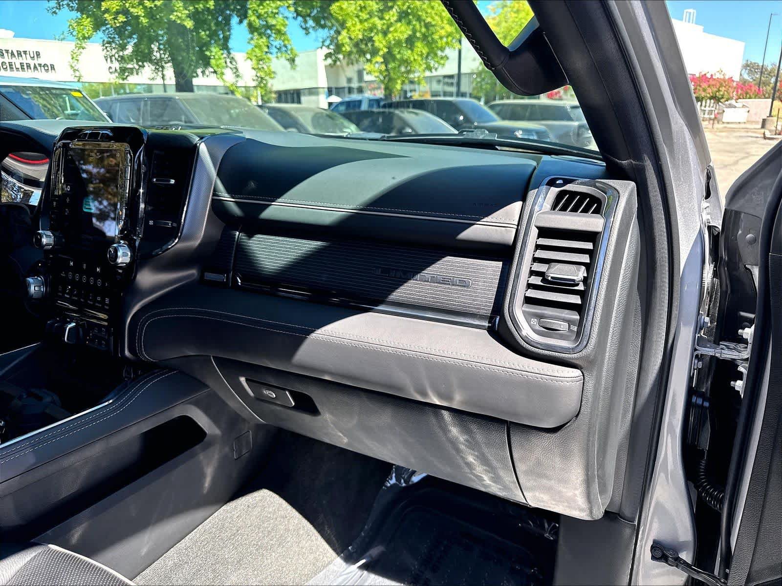 Used 2022 RAM 1500 Limited AWD/4WD image 16