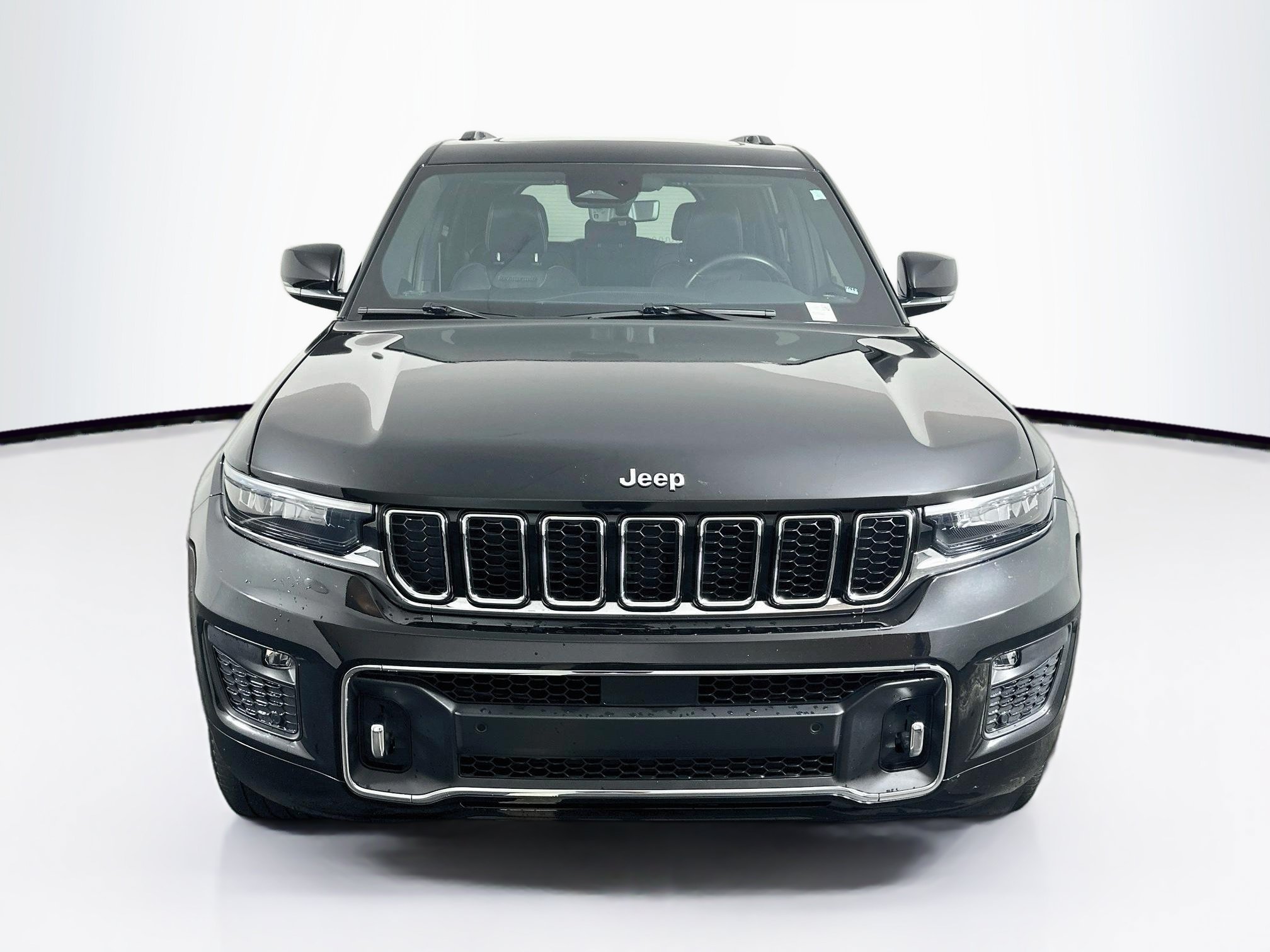 Used 2022 Jeep Grand Cherokee Overland w/ Luxury Tech Group IV RWD image 2