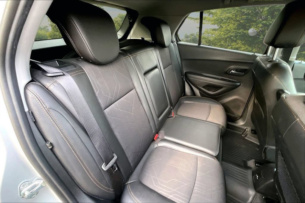 Used 2018 Chevrolet Trax LT w/ LT Convenience Package AWD/4WD image 26