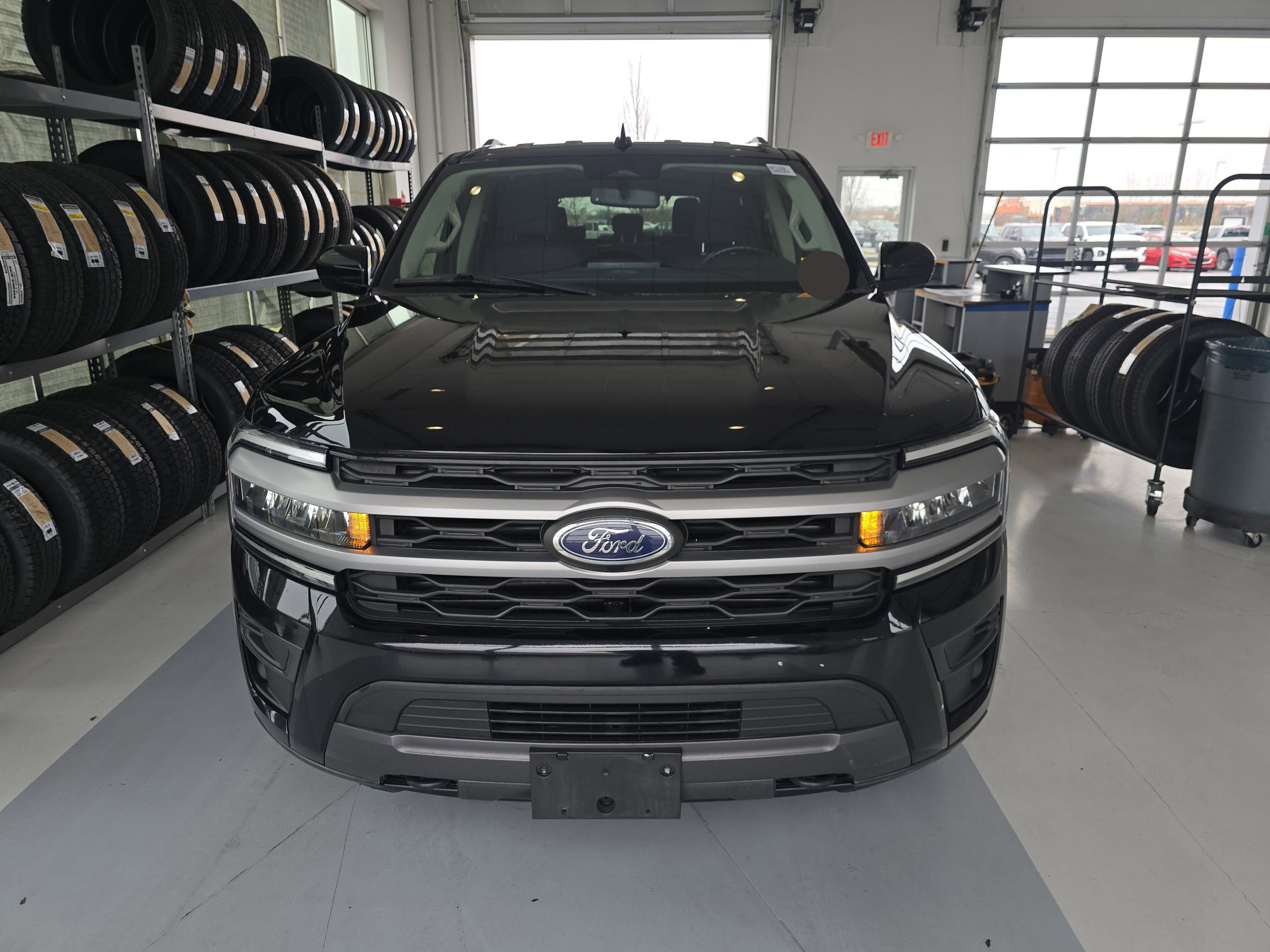 Used 2022 Ford Expedition XLT AWD/4WD image 2