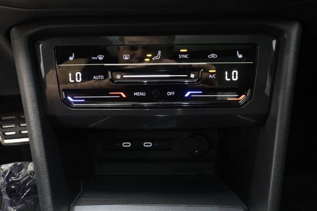 Certified 2022 Volkswagen Tiguan SEL R-Line AWD/4WD image 12