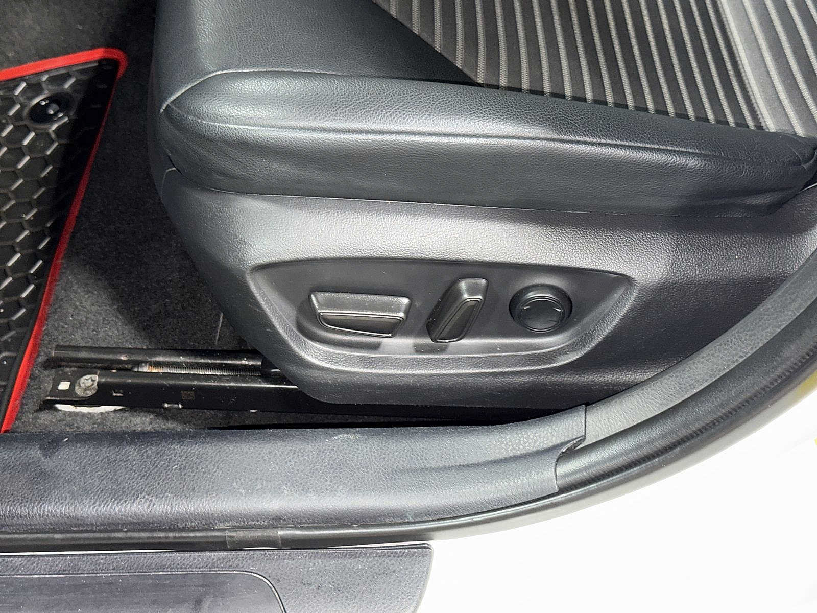 Used 2021 Toyota Camry SE FWD image 21