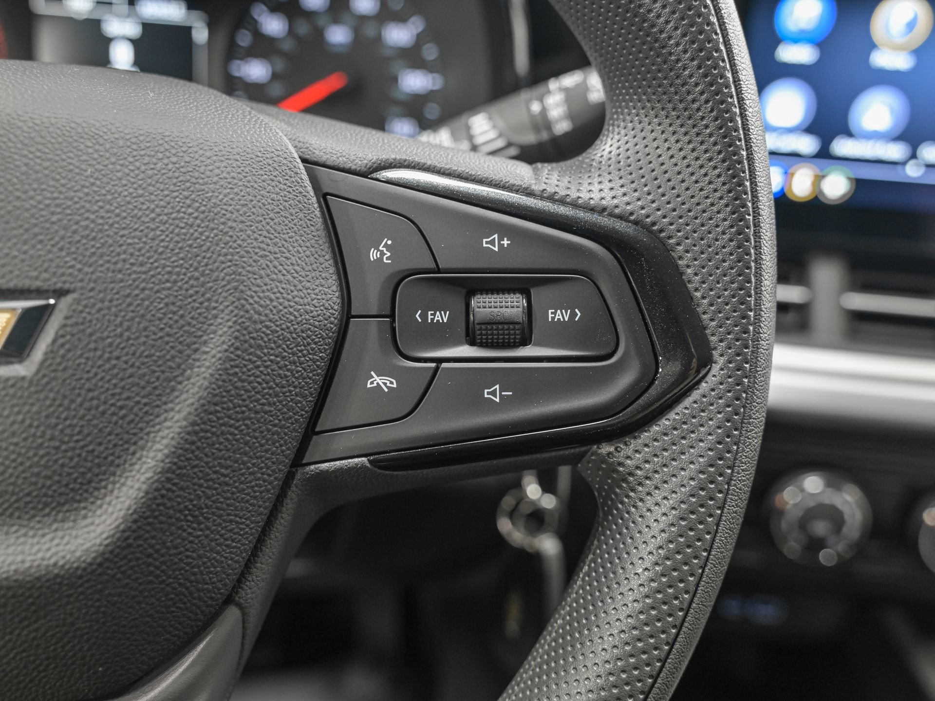 Used 2025 Chevrolet Trax LS FWD image 20