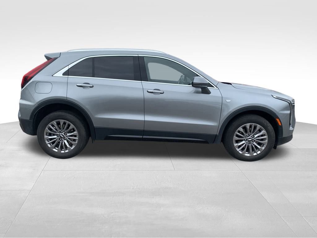 Used 2024 Cadillac XT4 Premium Luxury image 4