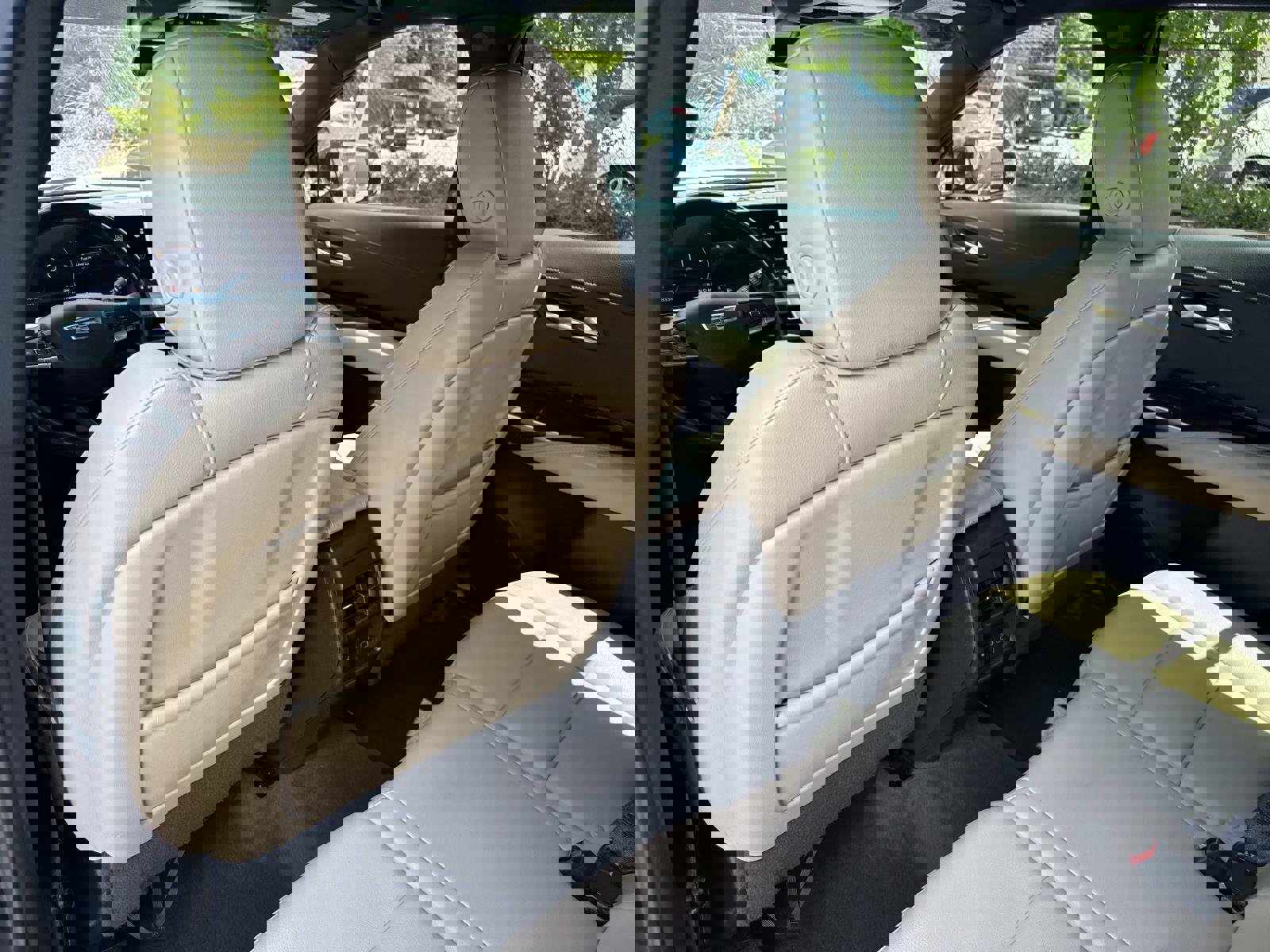 Used 2024 Cadillac XT4 Luxury w/ Cold Weather Package FWD image 13