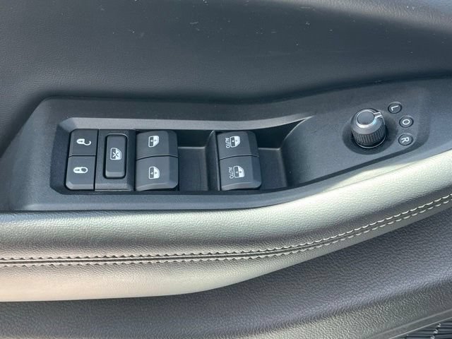 Used 2023 Jeep Grand Cherokee Laredo AWD/4WD image 21