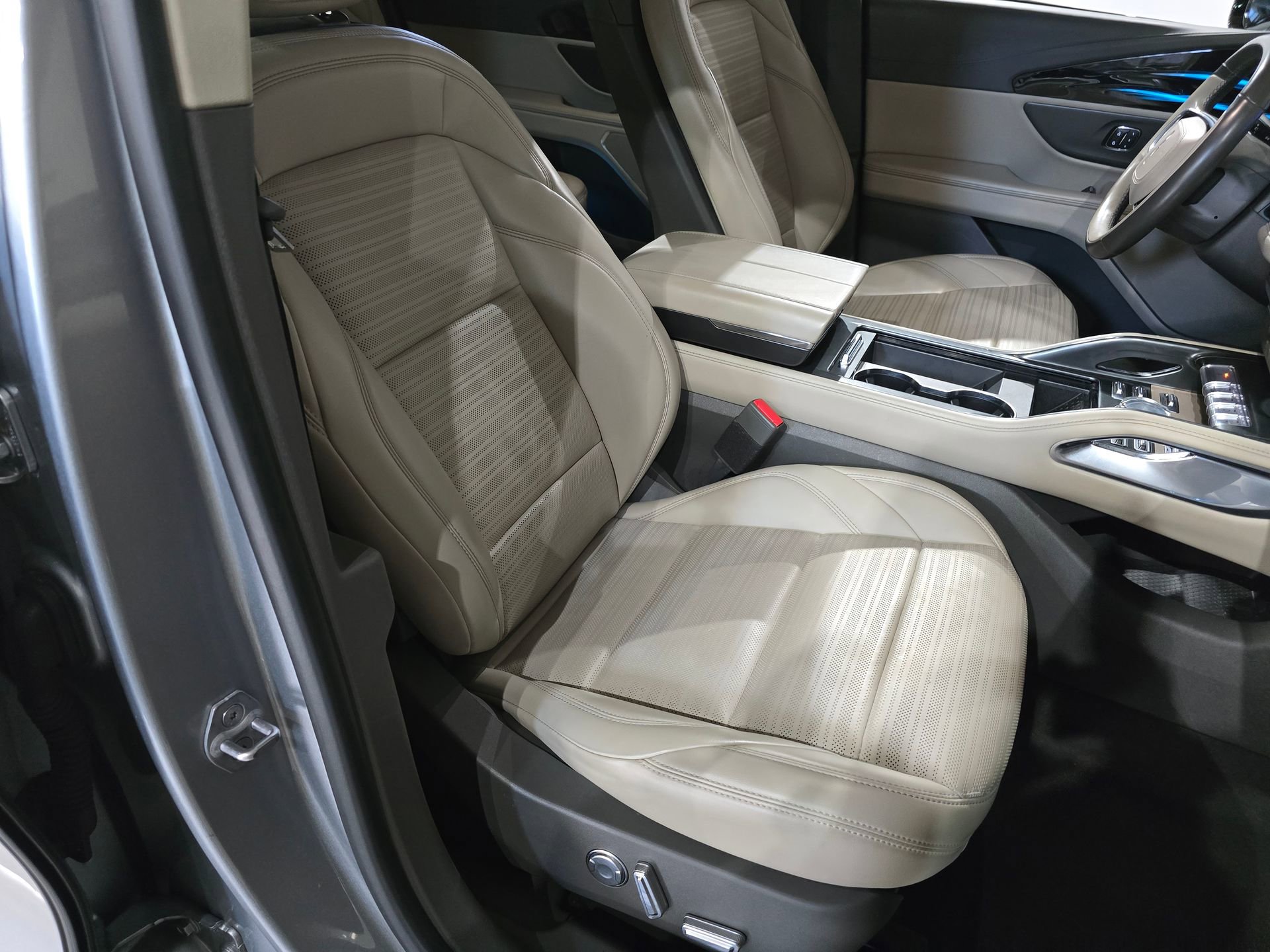 Used 2024 Lincoln Nautilus Reserve w/ Equipment Group 202A image 49