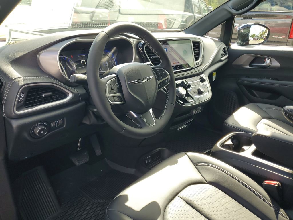New 2025 Chrysler Pacifica Select FWD image 8