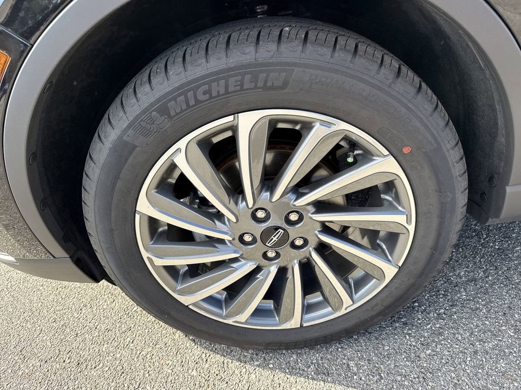 Used 2025 Lincoln Corsair Reserve image 11