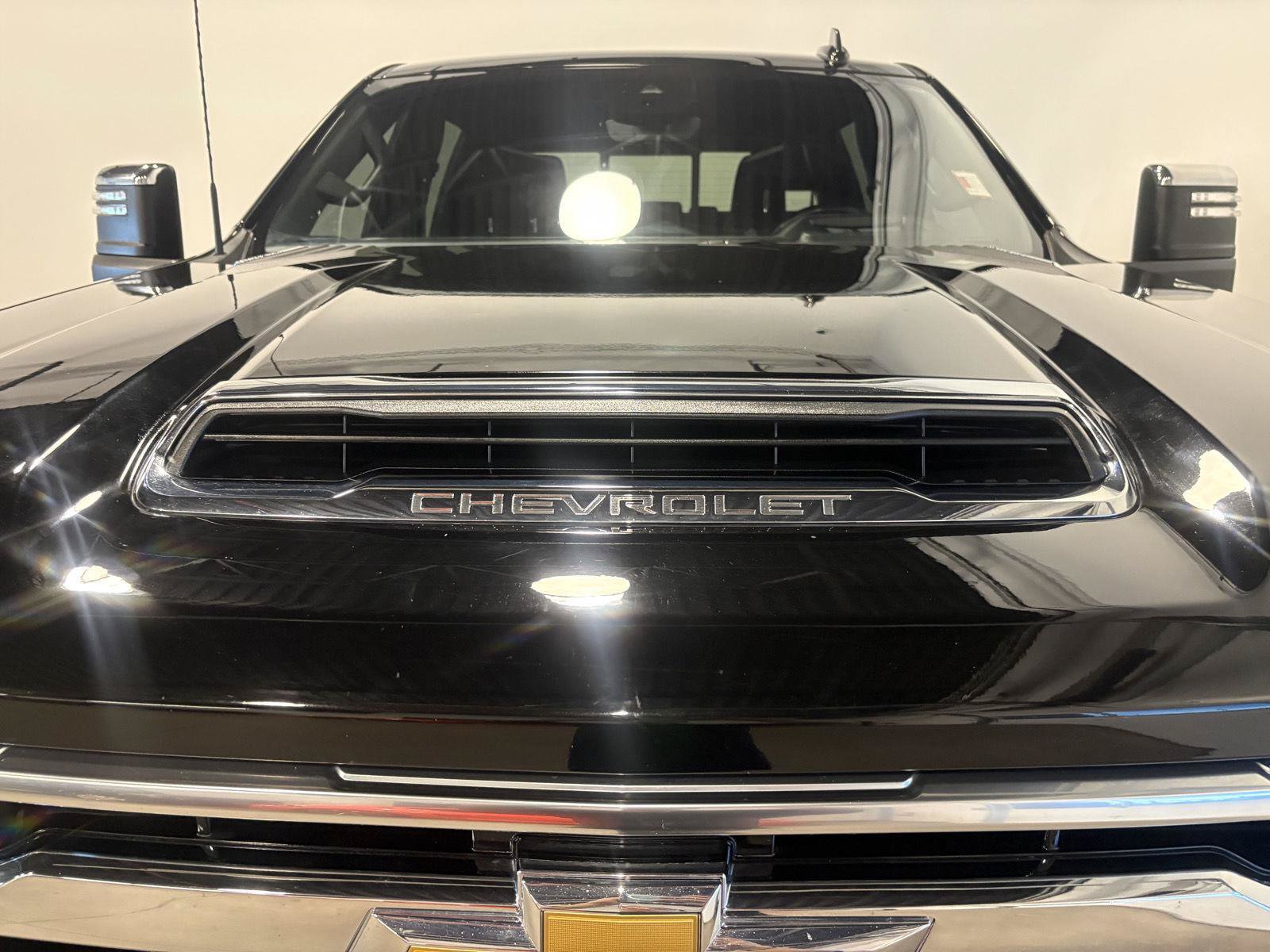 Used 2025 Chevrolet Silverado 2500 High Country w/ High Country Premium Package AWD/4WD image 8
