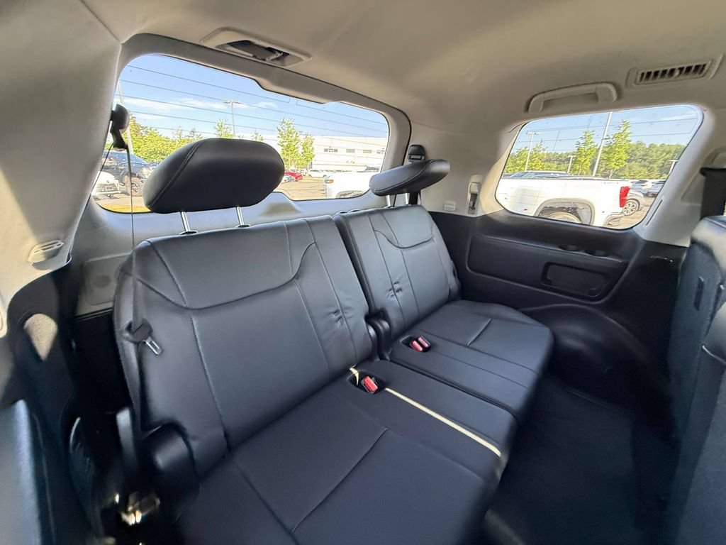 Used 2018 Lexus LX 570 4WD w/ Luxury Package image 17