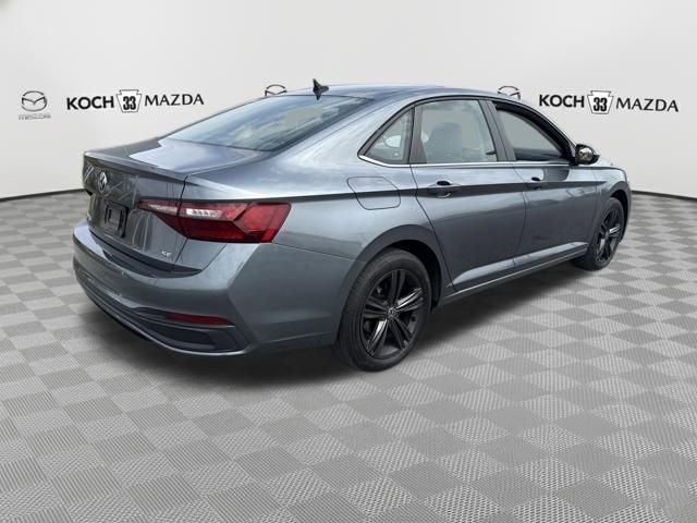 Used 2022 Volkswagen Jetta SE w/ Panoramic Sunroof Package image 6