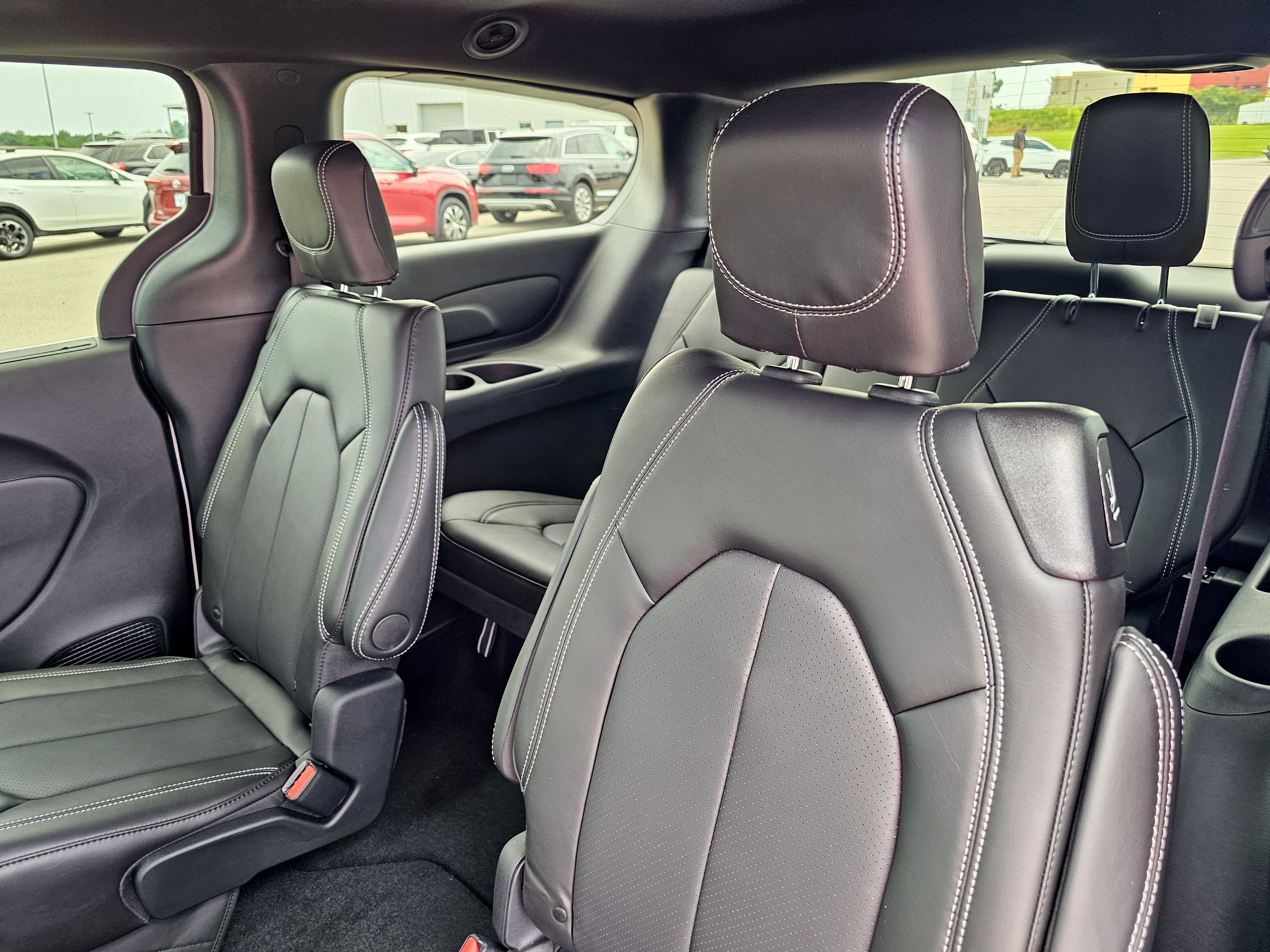 New 2027 Chrysler Pacifica Select FWD image 31