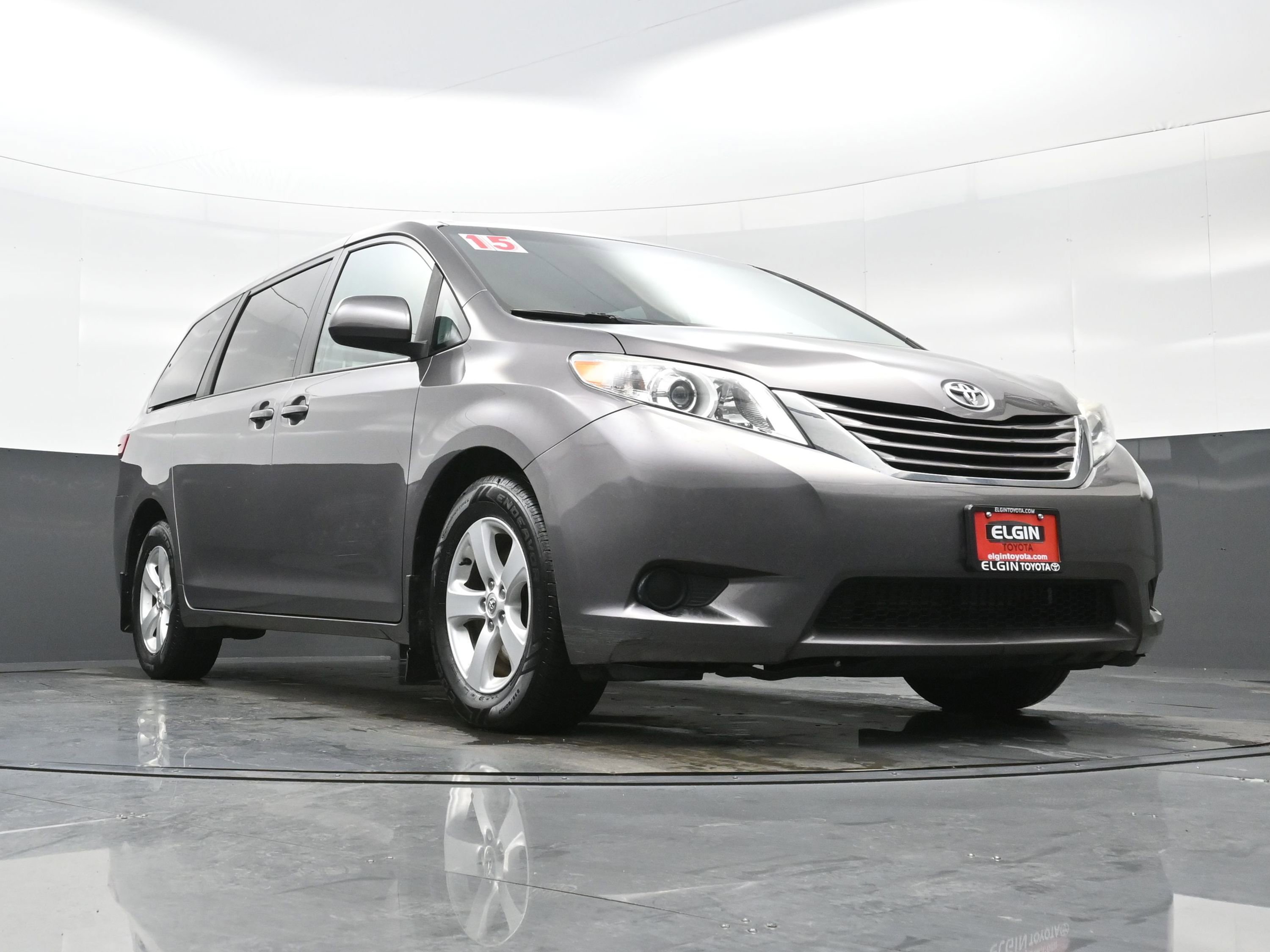 Used 2015 Toyota Sienna LE image 26