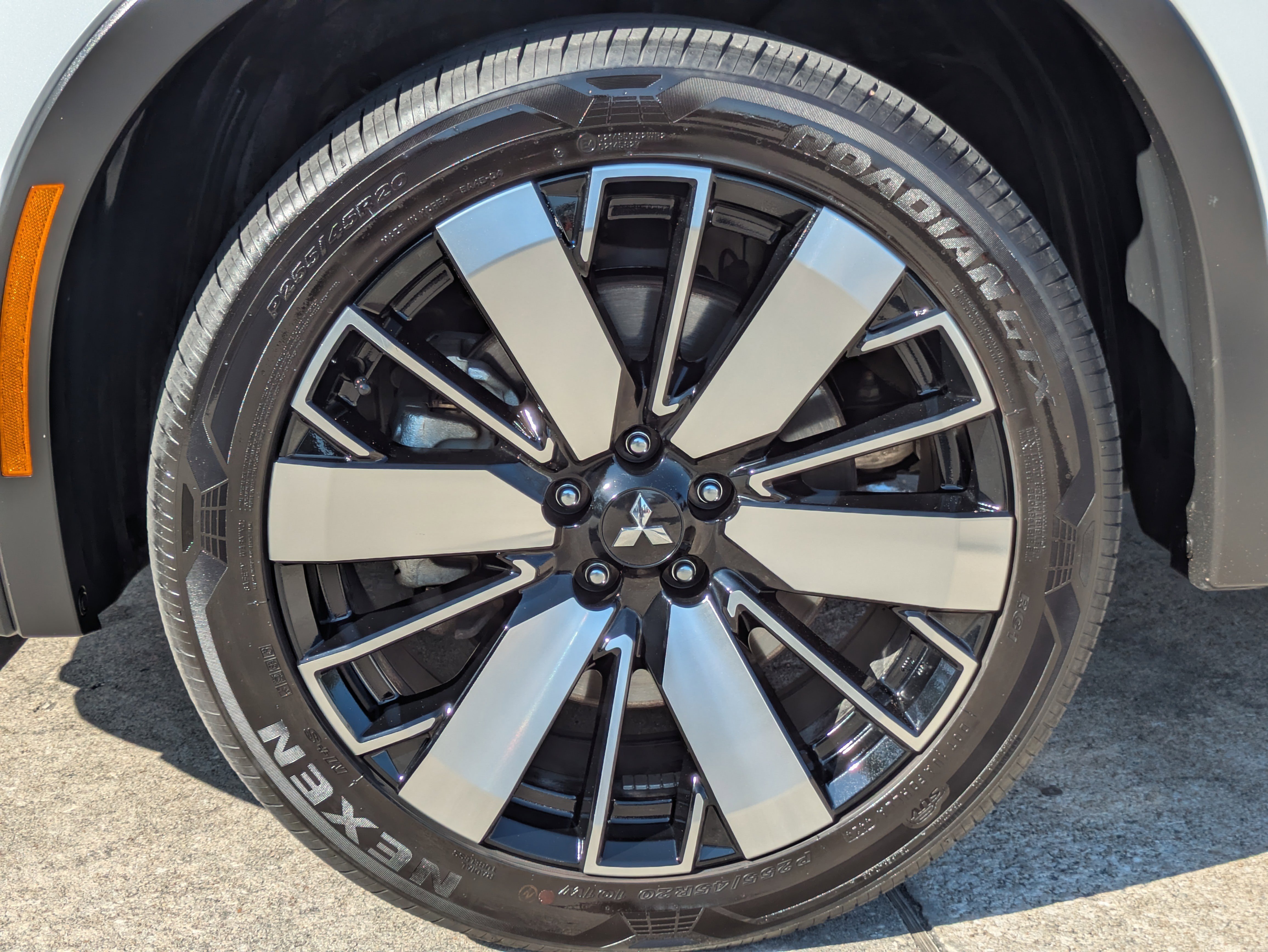 Used 2025 Mitsubishi Outlander SE image 33