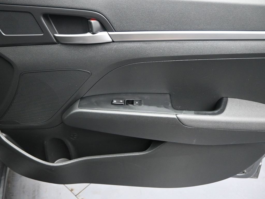 Used 2019 Hyundai Elantra SE w/ Cargo Package image 27