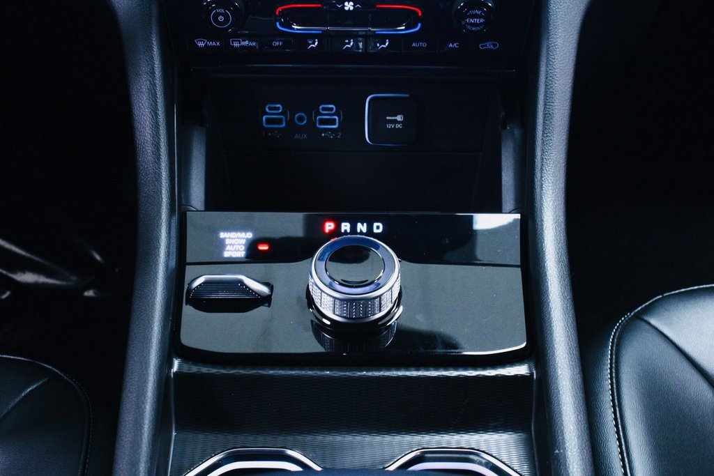 Used 2024 Jeep Grand Cherokee Limited w/ Black Appearance Package image 19