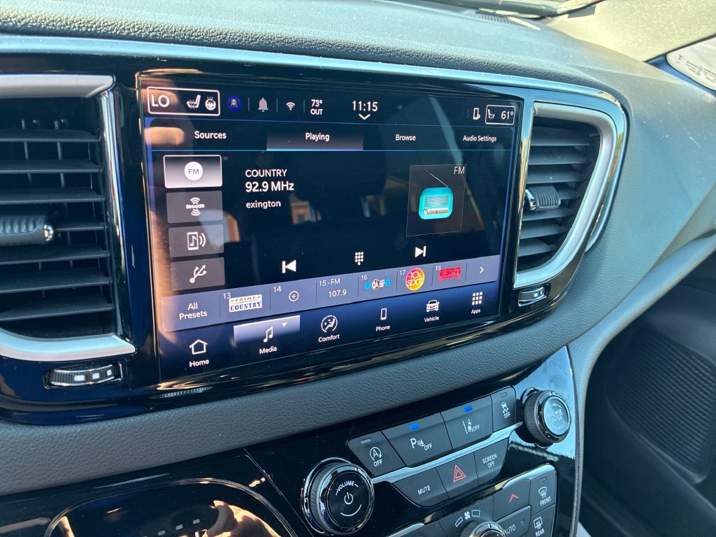 Used 2025 Chrysler Pacifica Select FWD image 15
