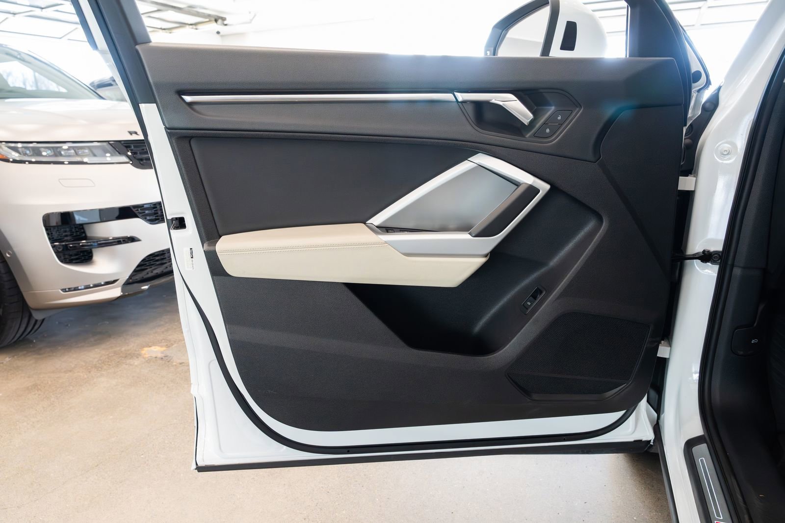 Used 2020 Audi Q3 2.0T Premium w/ Convenience Package image 16