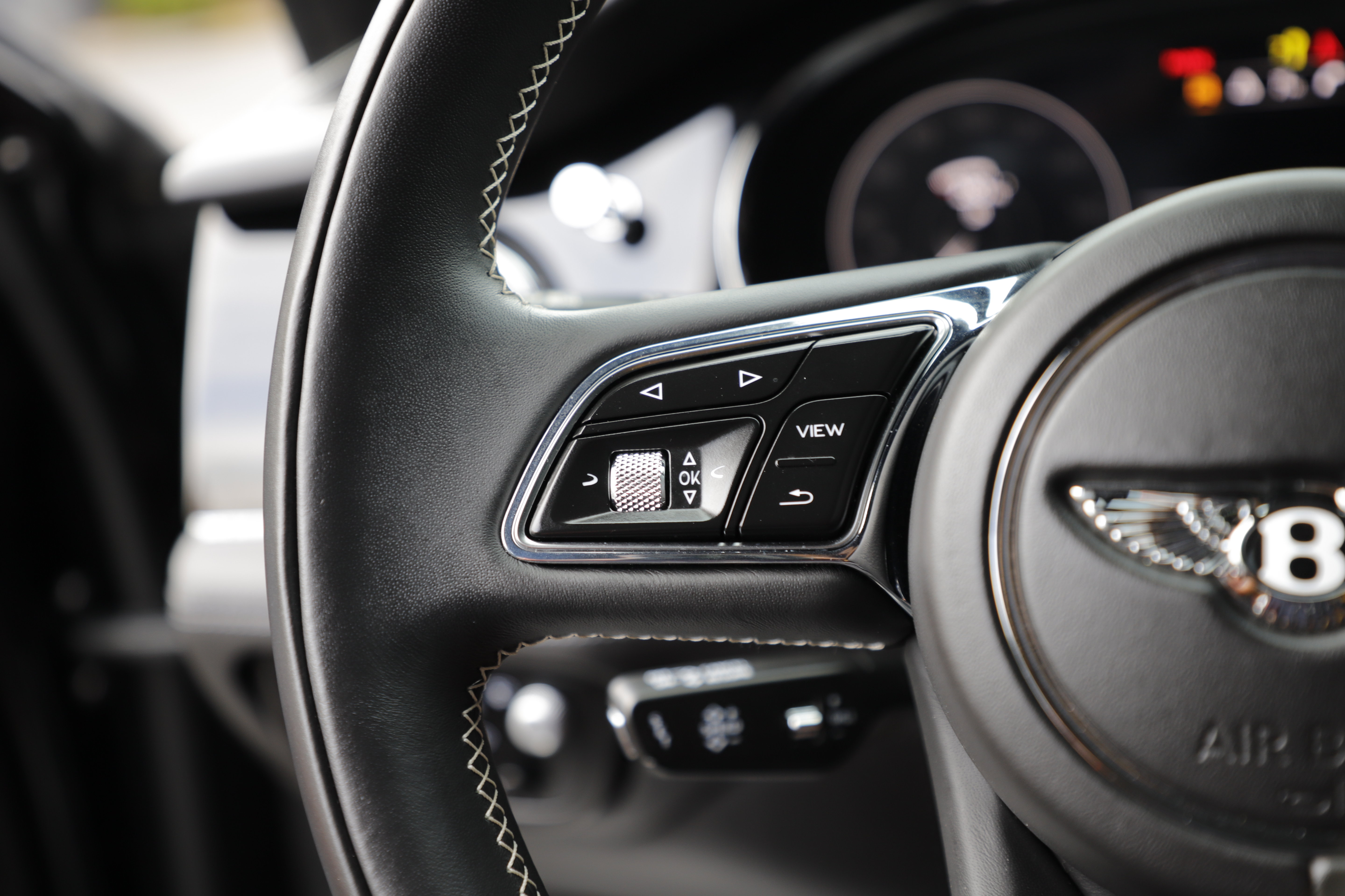 Used 2022 Bentley Bentayga AWD/4WD image 21