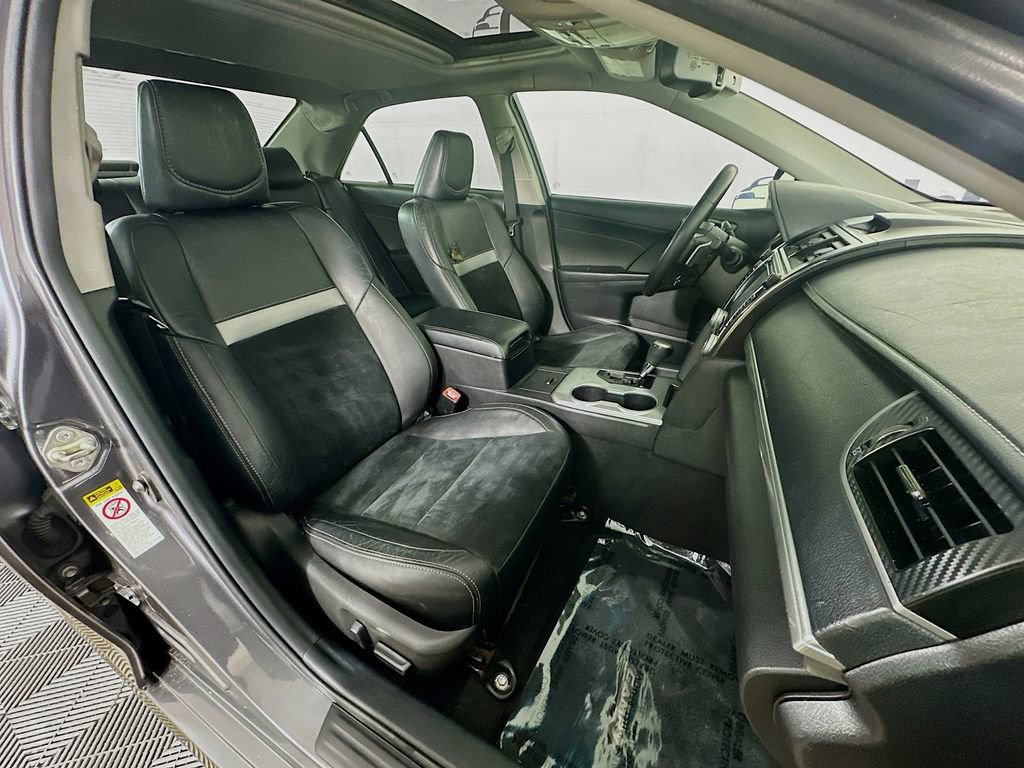 Used 2014 Toyota Camry SE w/ Leather Package FWD image 34