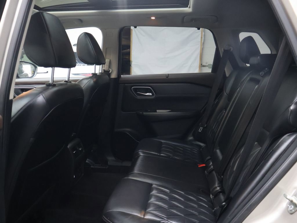 Used 2021 Nissan Rogue Platinum image 14