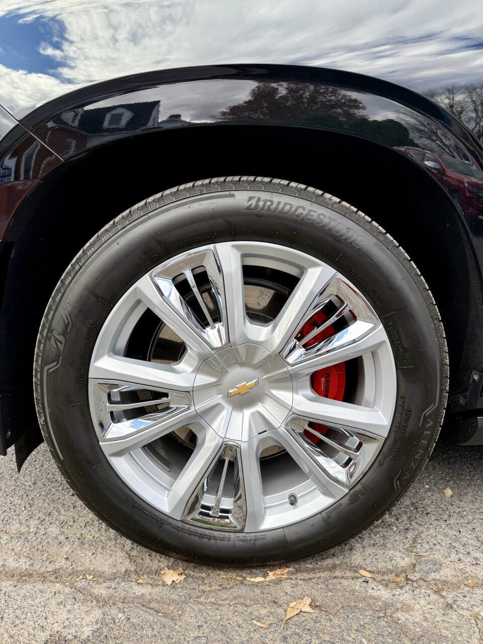 Used 2024 Chevrolet Suburban High Country image 8