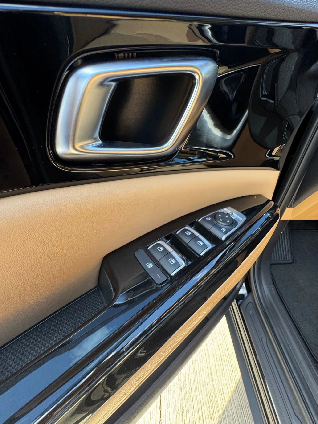 Used 2024 Kia Carnival EX image 36