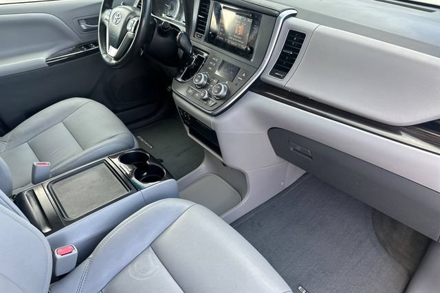Used 2017 Toyota Sienna XLE w/ XLE Navigation Package FWD image 18