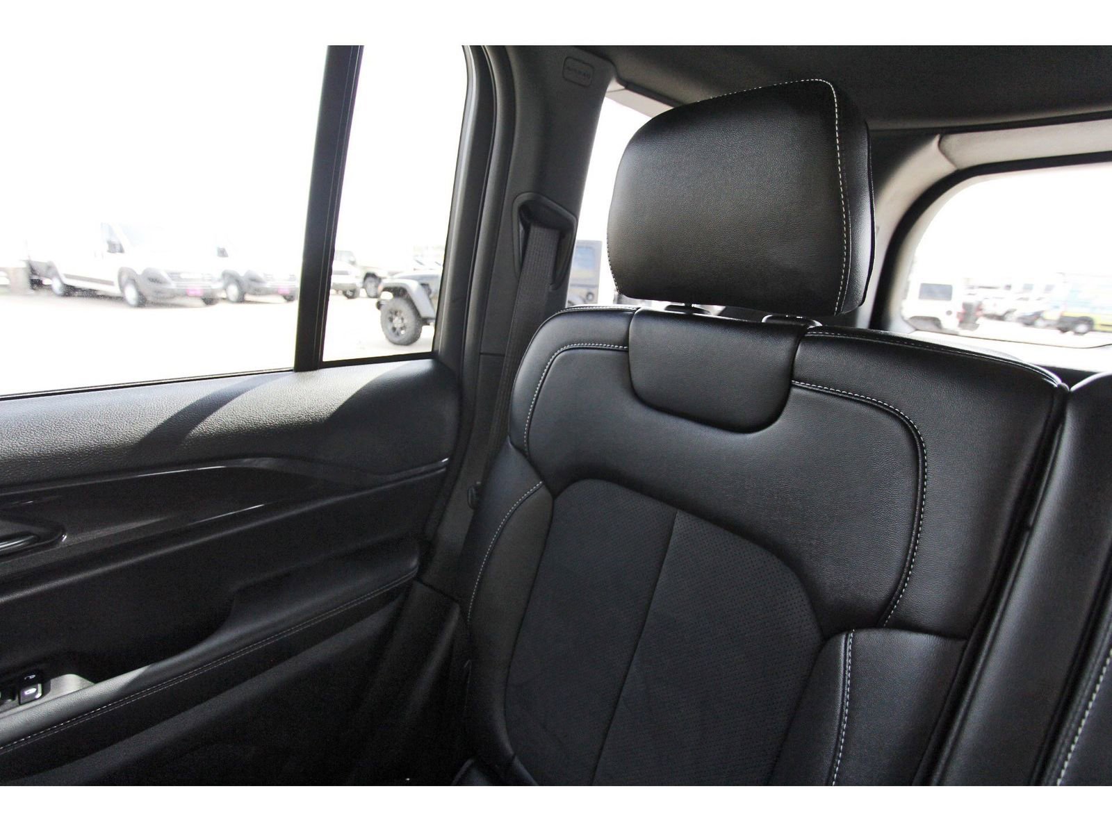 Used 2023 Jeep Grand Cherokee Altitude image 14