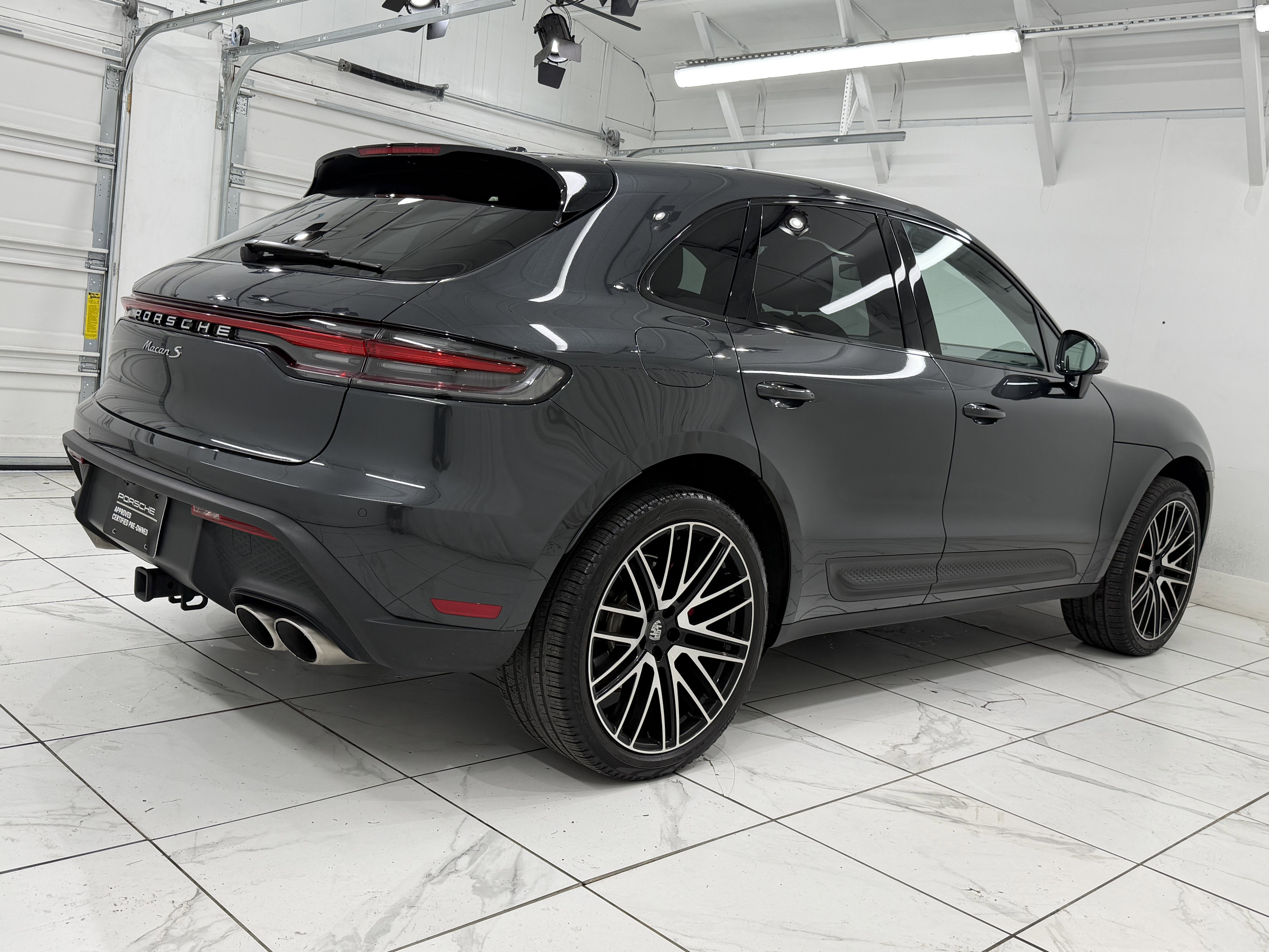Certified 2022 Porsche Macan S AWD/4WD image 11