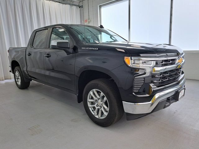 Used 2023 Chevrolet Silverado 1500 LT AWD/4WD image 3