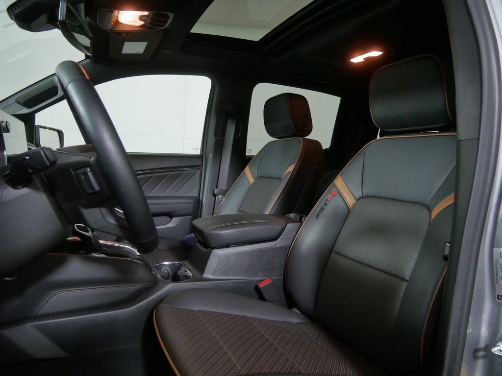 Used 2025 GMC Canyon AT4 w/ Technology Plus Package image 11