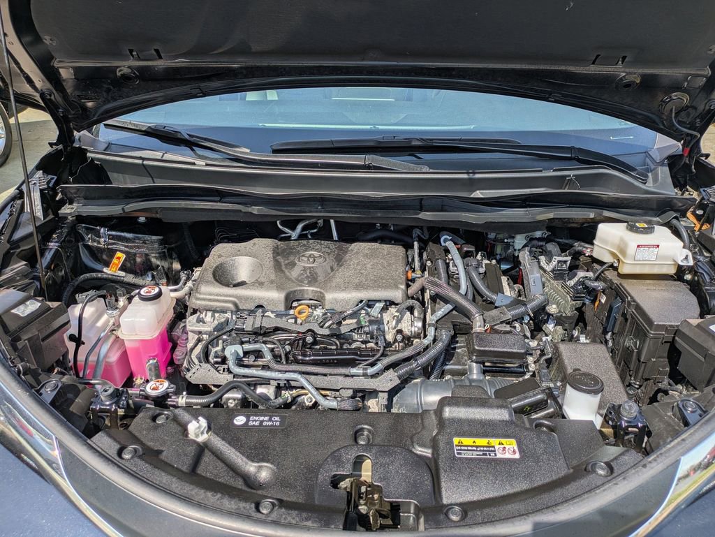 Used 2025 Toyota Sienna LE image 31