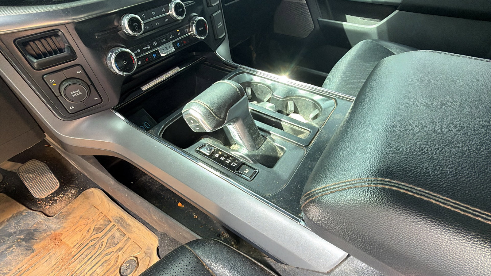 Used 2024 Ford F150 Lariat image 29