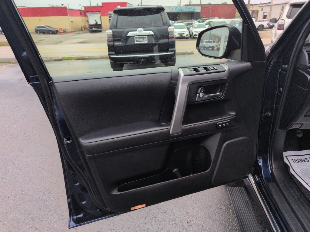 Used 2022 Toyota 4Runner Limited AWD/4WD image 10