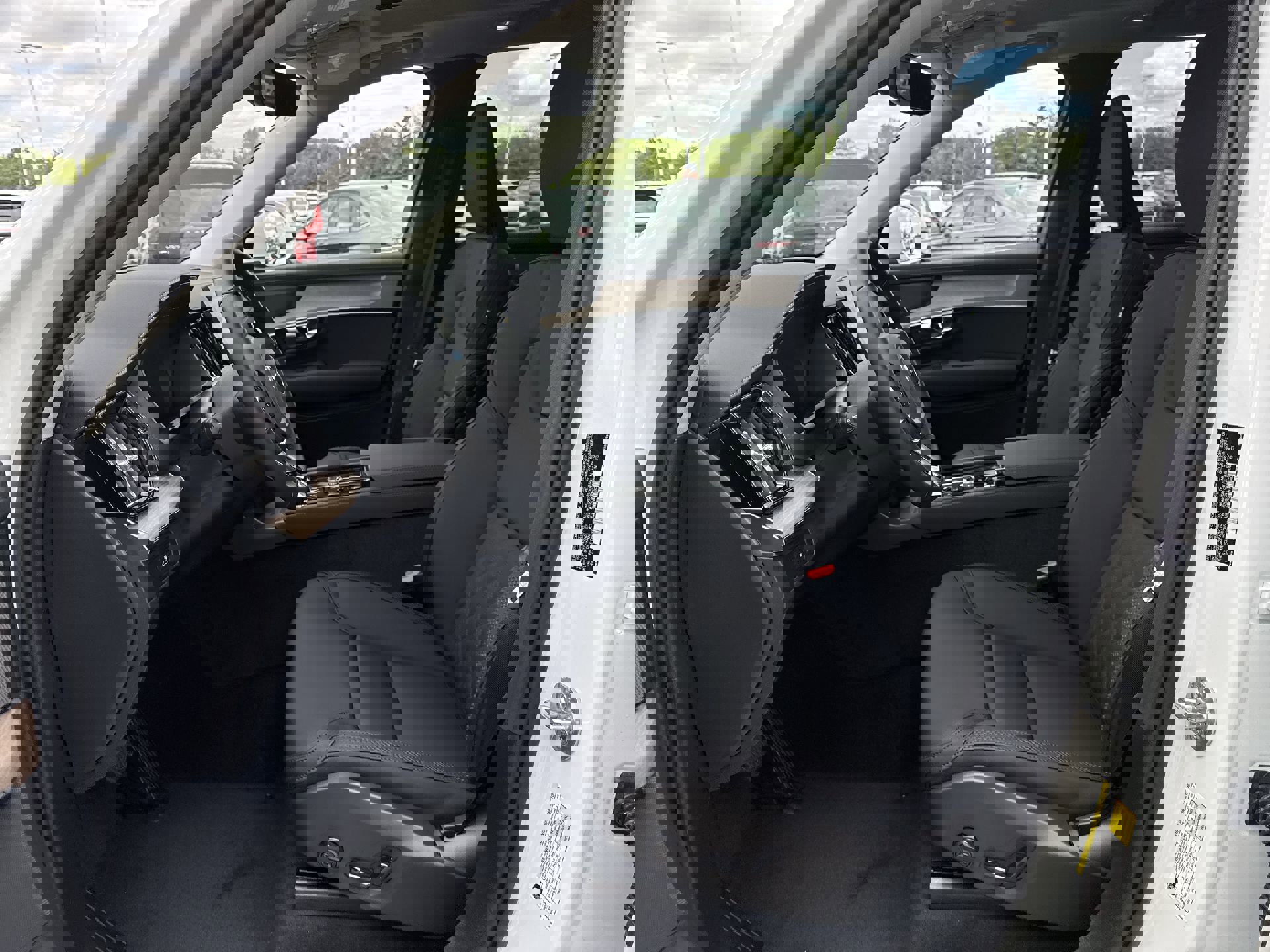 New 2025 Volvo XC90 T8 Plus w/ Protection Package Premier image 20