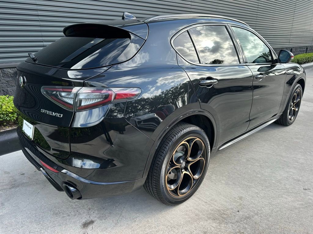 Used 2025 Alfa Romeo Stelvio Sprint AWD/4WD image 9