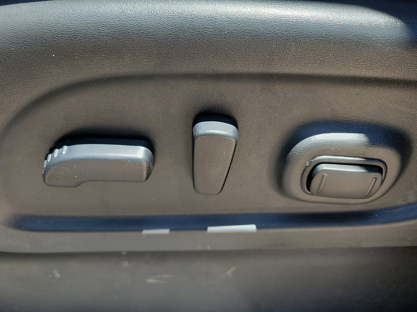 Used 2020 Nissan Titan SV w/ SV Convenience Package image 13