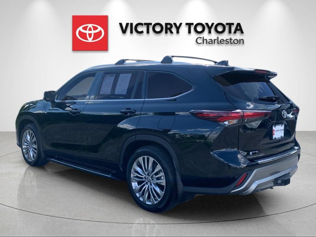 Used 2026 Toyota Highlander Platinum AWD/4WD image 3