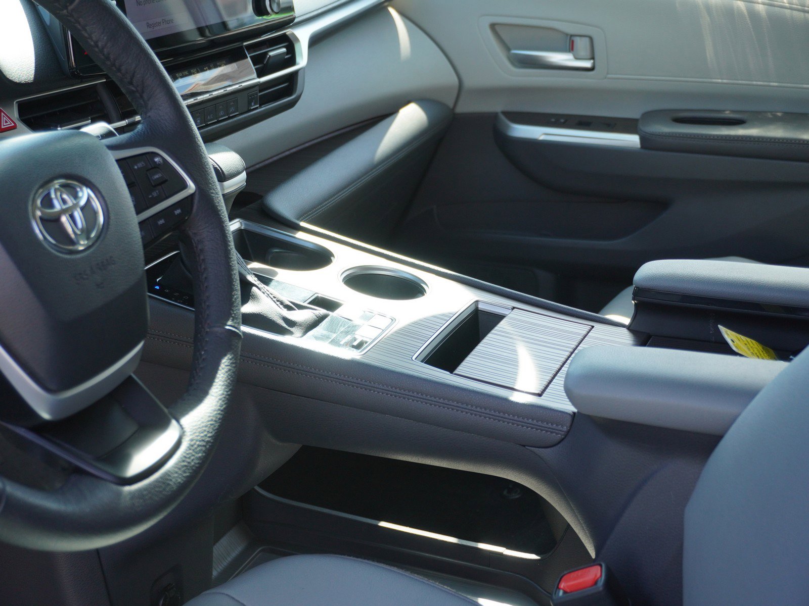 Used 2023 Toyota Sienna XLE image 24