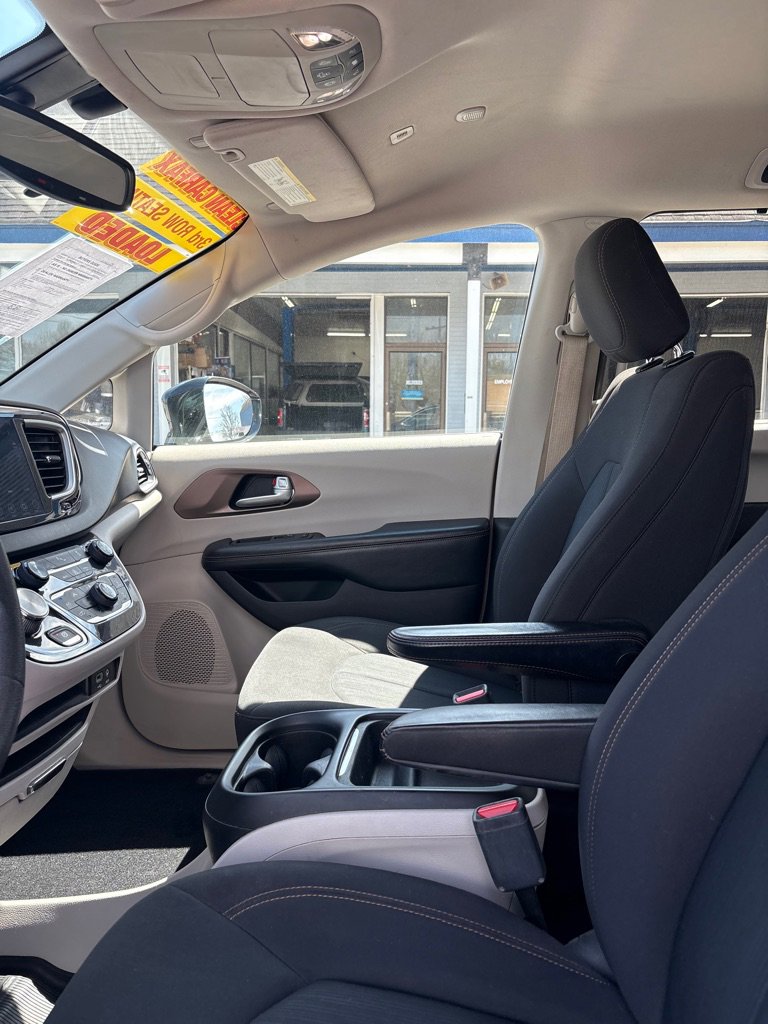 Used 2018 Chrysler Pacifica Touring Plus image 9